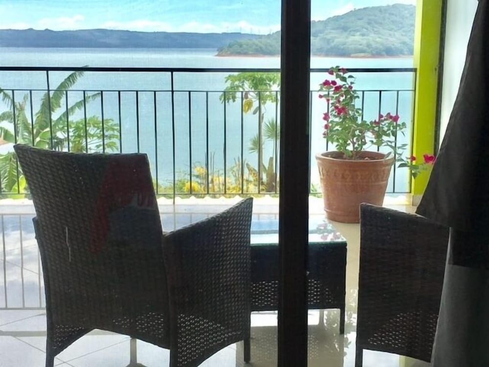 BlueBay Bugenvil Lake Lodge
