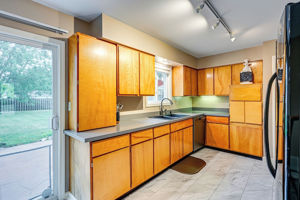 1 Mi to Dtwn: Suburban Home w/ Yard in Owosso