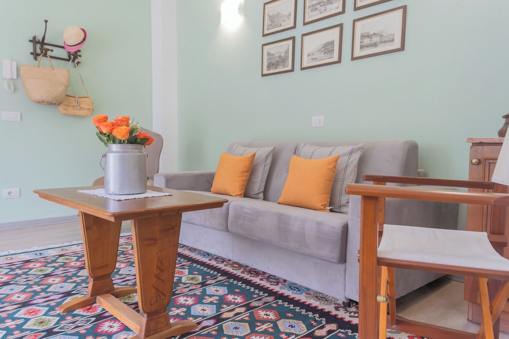 La Quiete With Private Garden by Rent all Como
