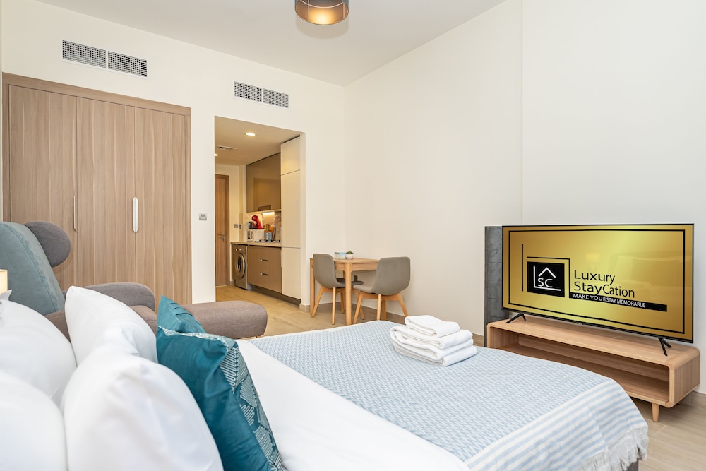 Luxury StayCation - Azizi Riviera 17