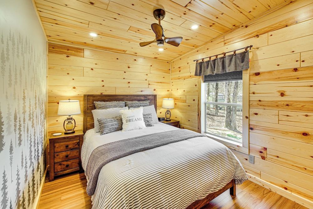 11 Mi to Marina on Lake Hamilton: Cabin Getaway