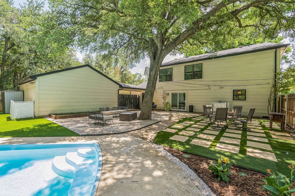 Stylish Flower Mound Home With Private Pool 5 Bedroom Home