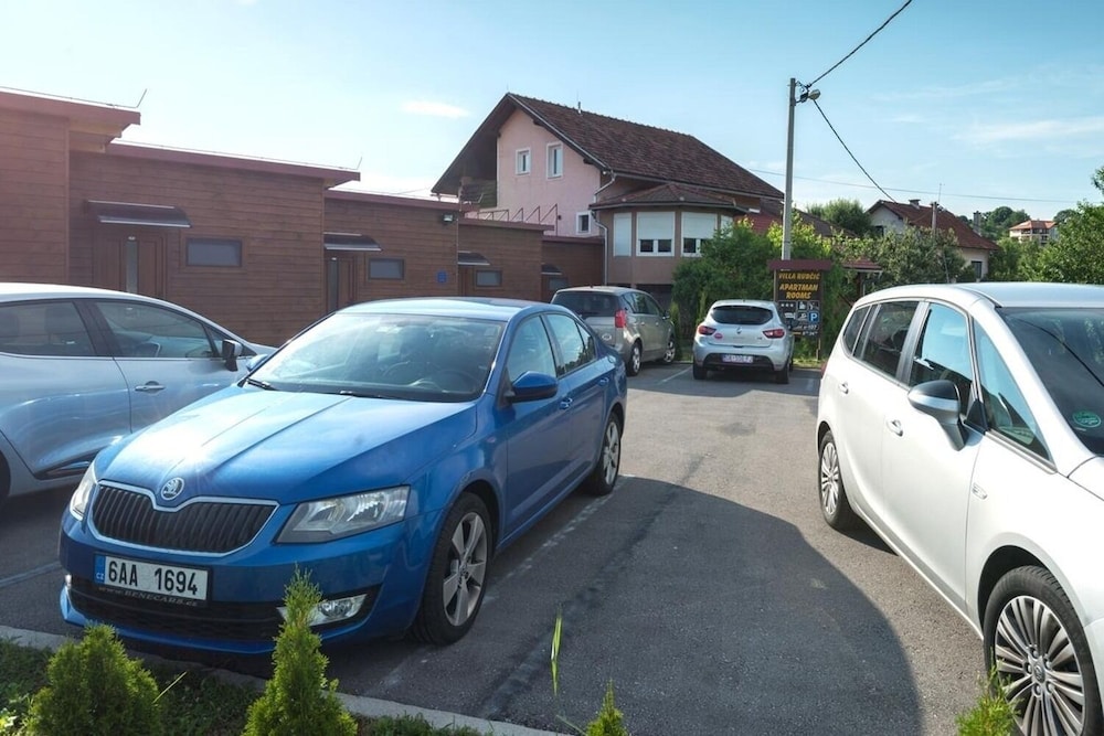 Mar - With Pool - R7