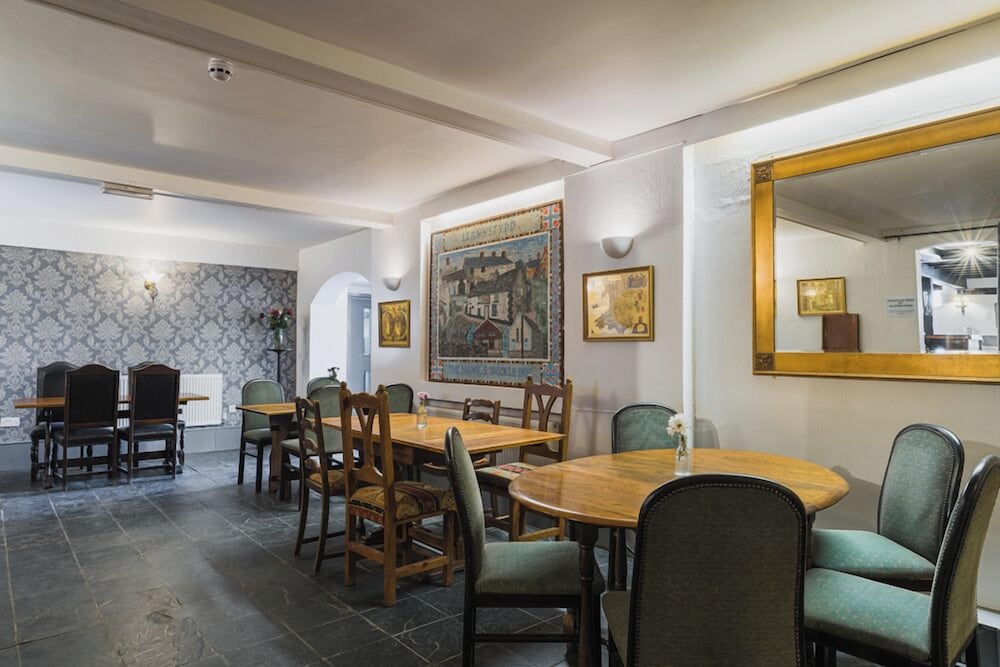 Hawk and Buckle Inn