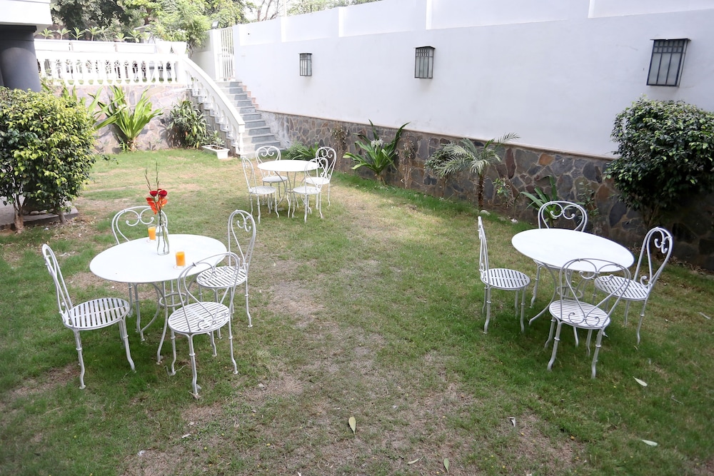 OYO Townhouse 020 Huda Metro South City 1