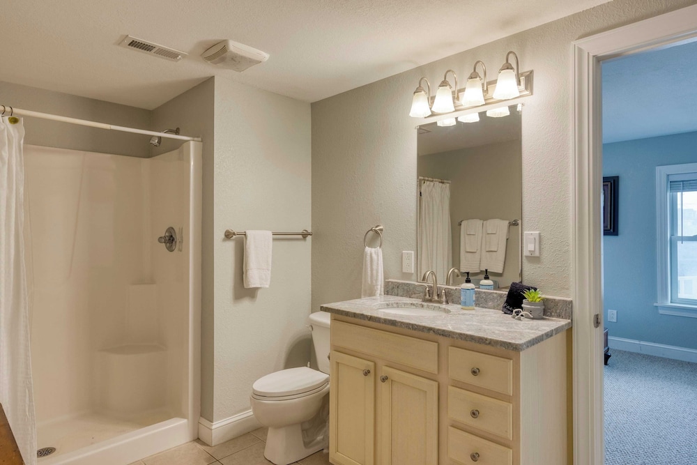 Sleeps 28 Beachfront w/ Pool, Hot Tub, Game Room Atlantic Watch by Avantstay