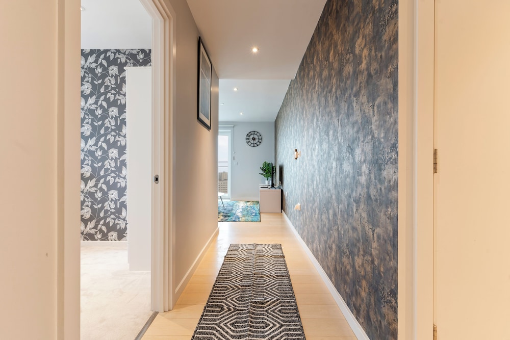 Elegant 2 Bed Apartment Within Many Attractions
