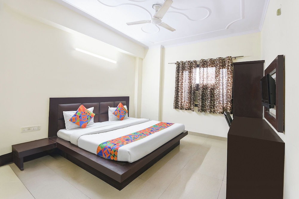 Fabhotel Aura Palace