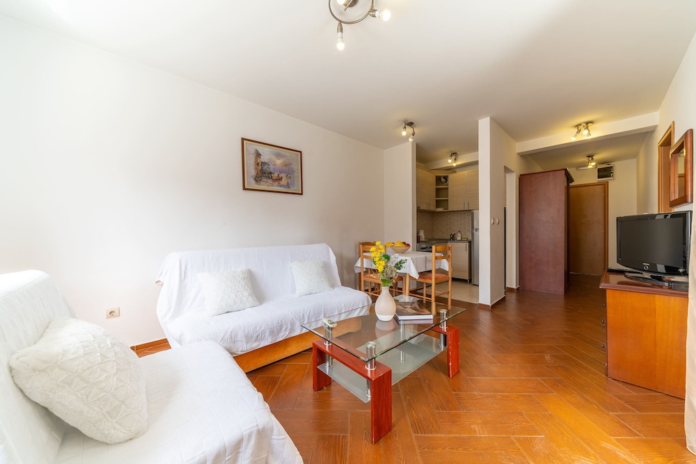 SMS Apartments