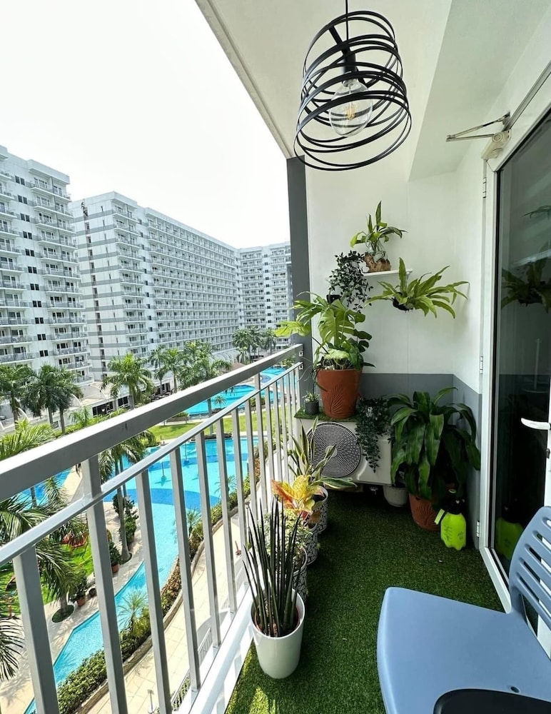 Luxury Staycation at Prime Location Mall of Asia Shell Residences Pasay Tower C
