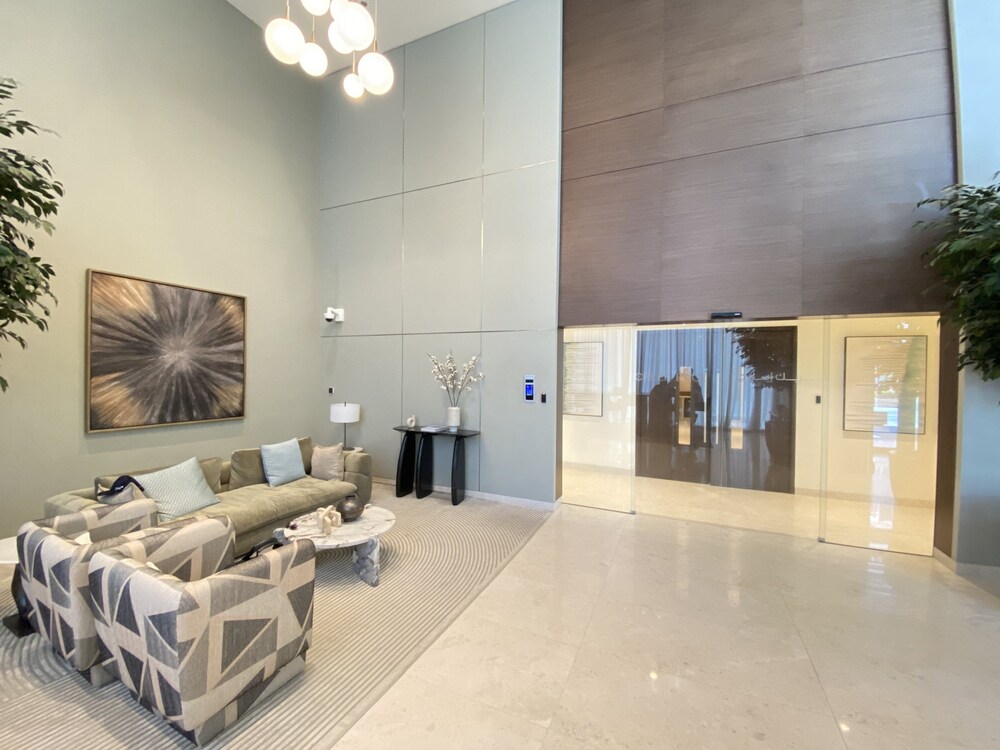 GLOBALSTAY. Creek Edge Tower Apartments