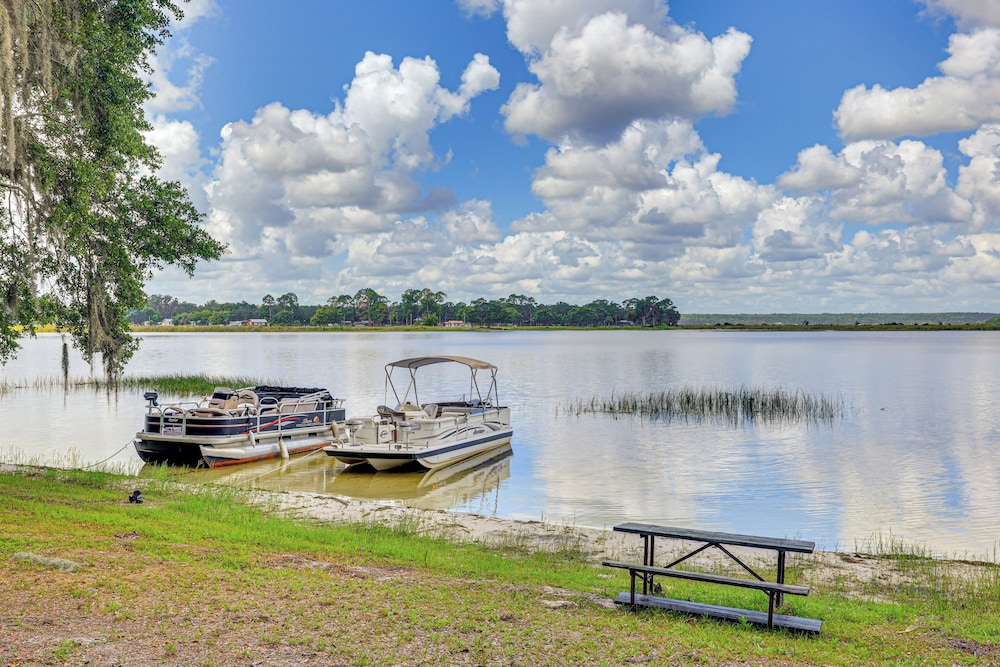 Steps to Lake Kerr: Home w/ Pool & Hot Tub Access!