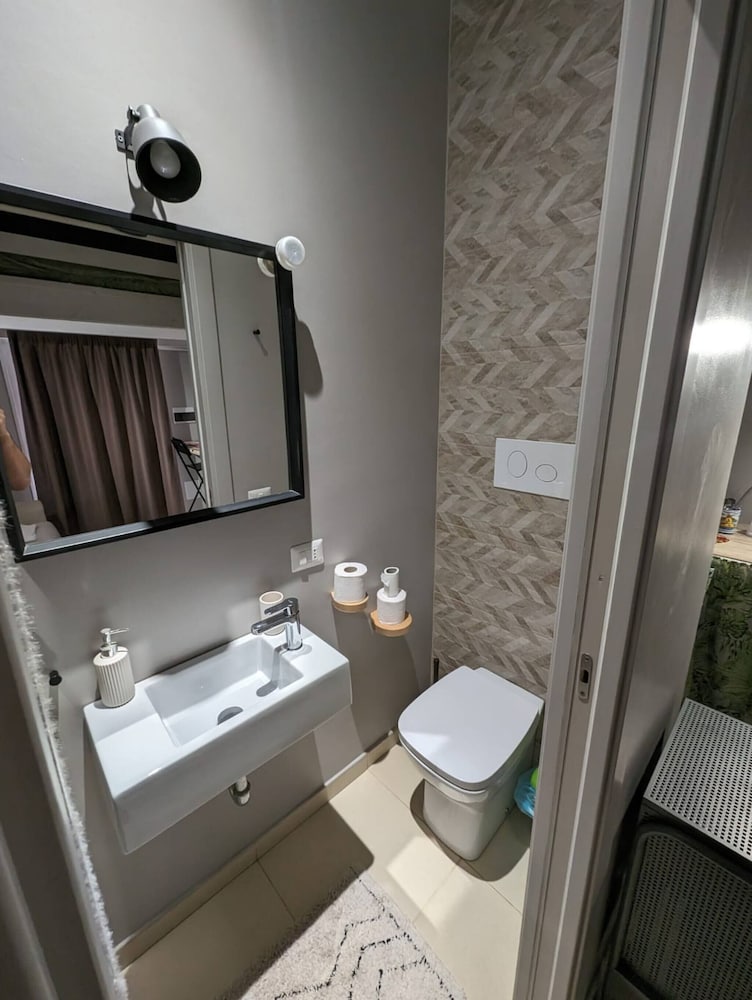 Downtown Views 1 BR Apartment high floor