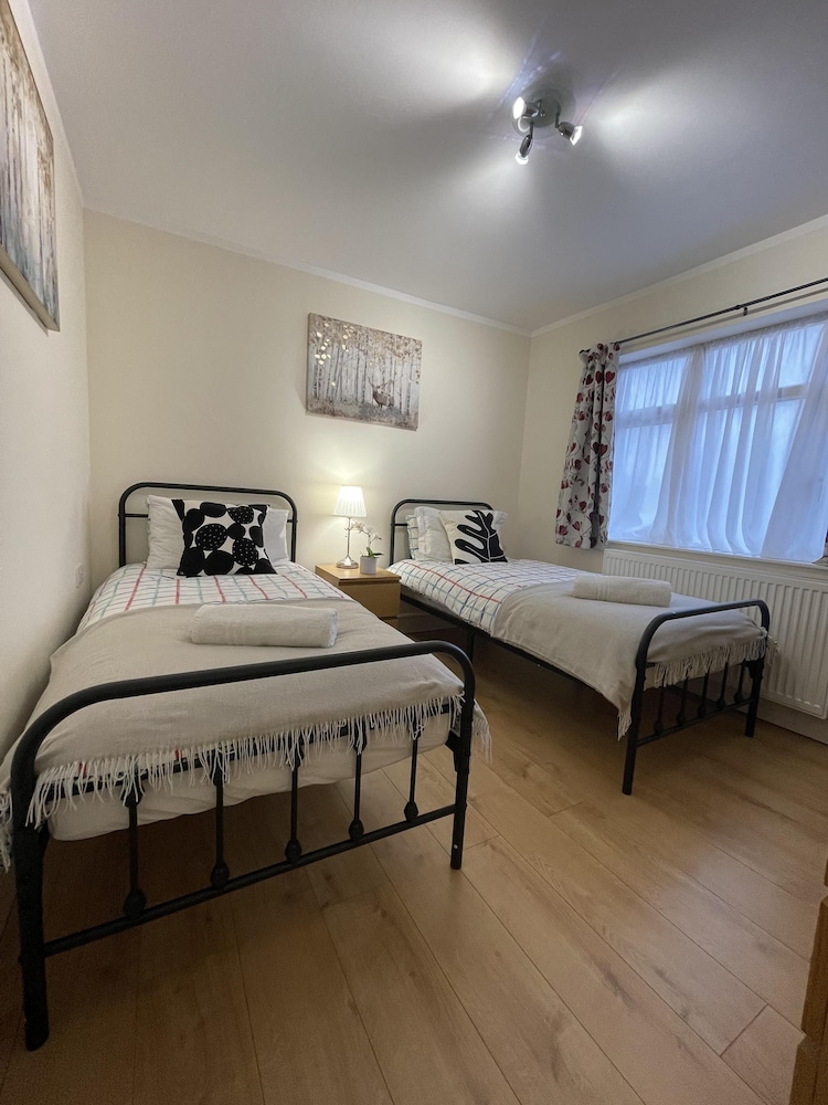 Spacious one Bedroom Apartment With Free Parking view 3