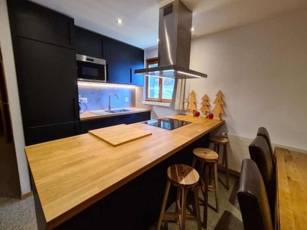 Les Mayens MB 001 - Luxury Apartment 8 Pers