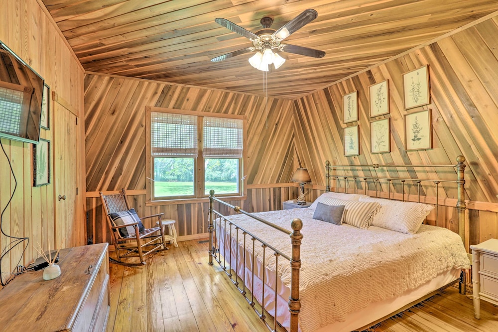 Thomasville Vacations - Peaceful Cairo Farmhouse w/ Barn  Fire Pit - Property Image 5