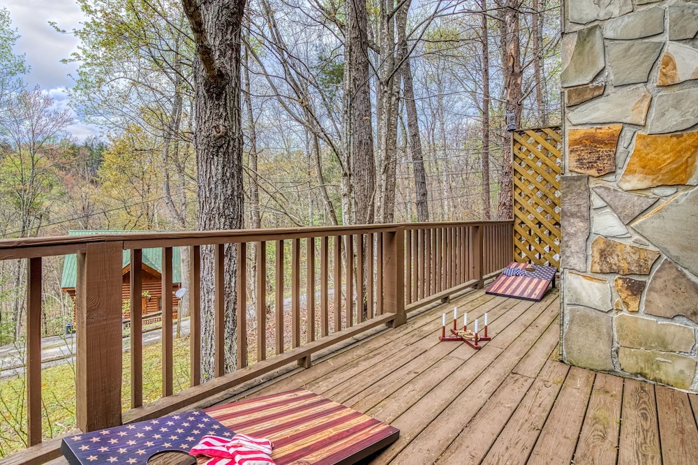 Fantastic Pet Friendly Cabin Hot Tub Fire Pit