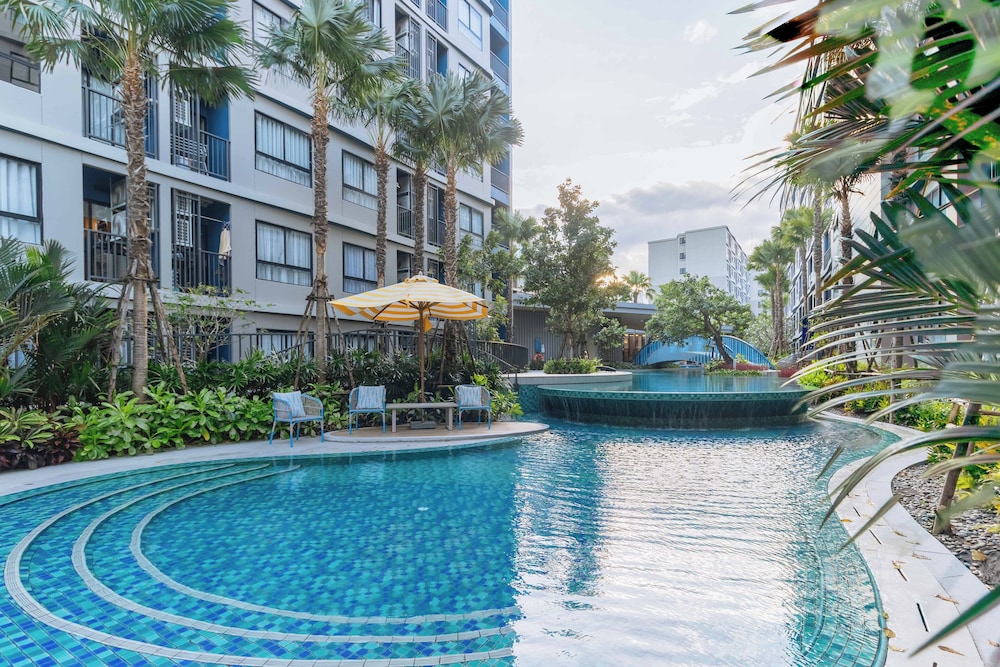 2BR Condo Pool and Full Gym C262