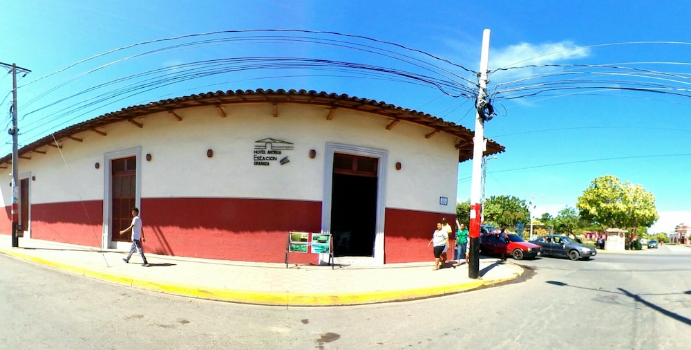 Hotel Antigua Estación Granada - Image 1