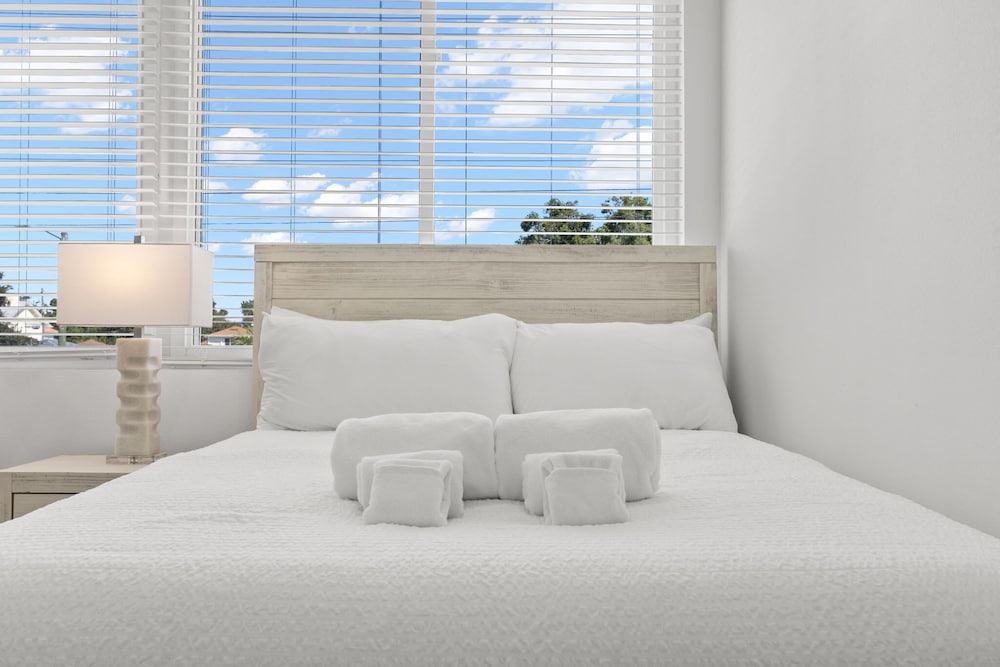 NEW Casa Sol Casa Cielo - Luxurious Newly Built Tampa Townhouses In Prime Location