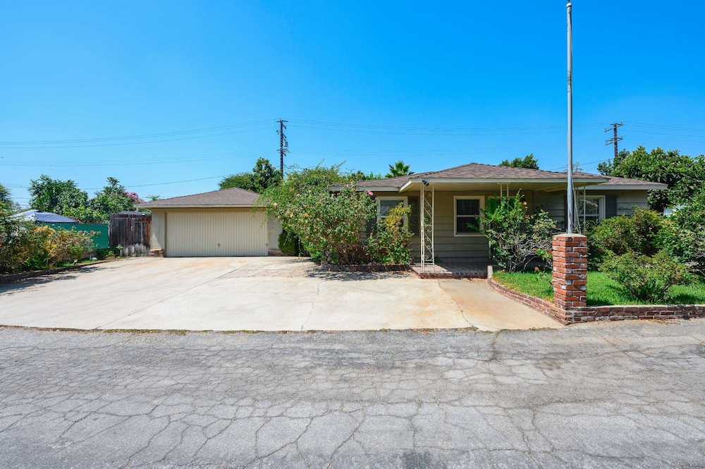 Comfortable Pasadena Retreat With Good Location