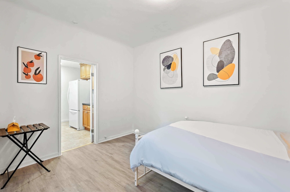 Near LA Cozy Home With Full Kitchen & Laundry
