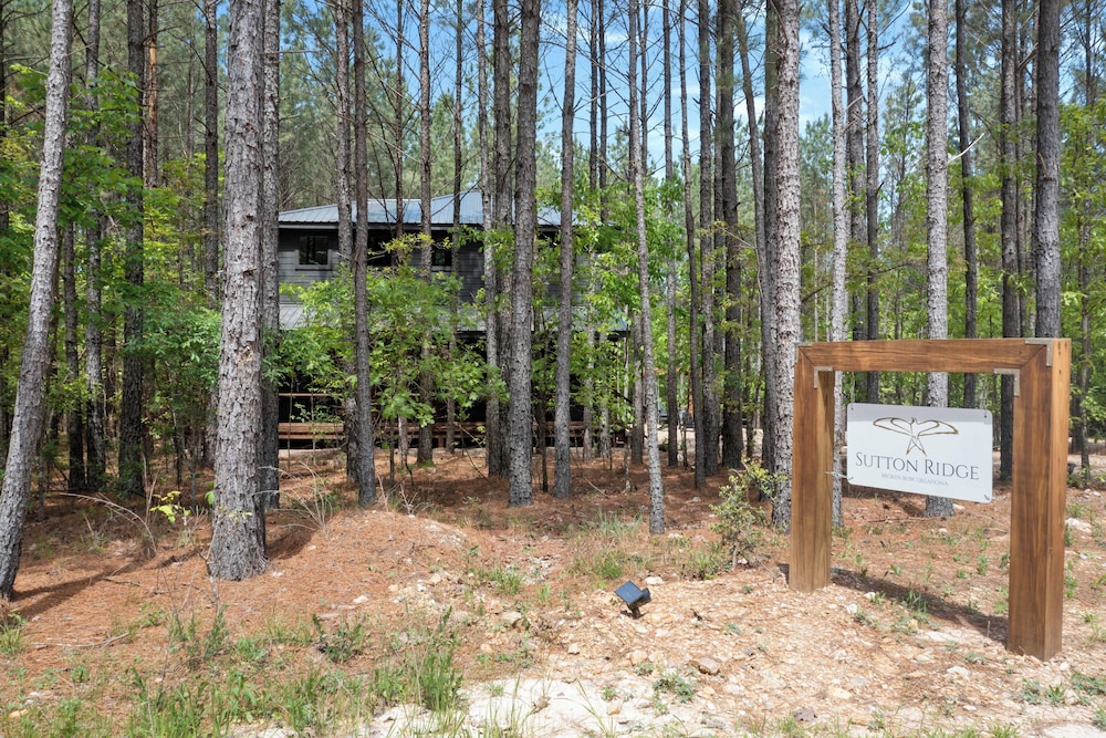 Hotel 'sutton Ridge' Cabin Rental: Hot Tub & Swing Set! - Image 1