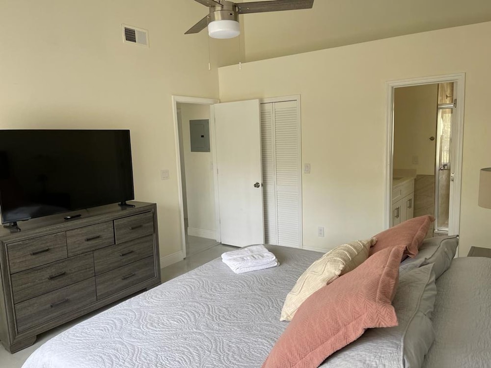 Grand Luxury 3BR Penthouse Near Disney Parks 2