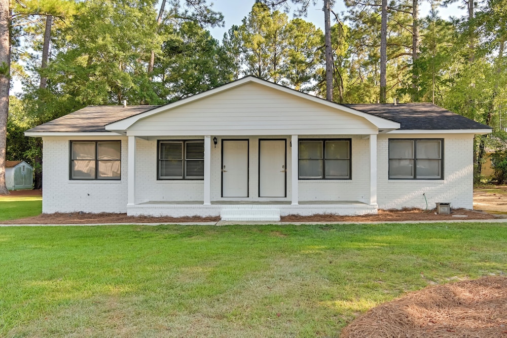 Private Patio: Apt 6 Mi to Cheraw State Park!