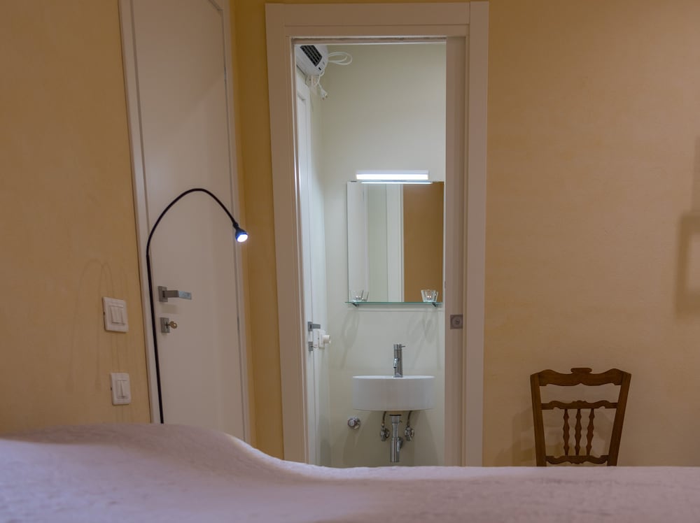 Chiaramonte Suite en Syracuse — bathroom