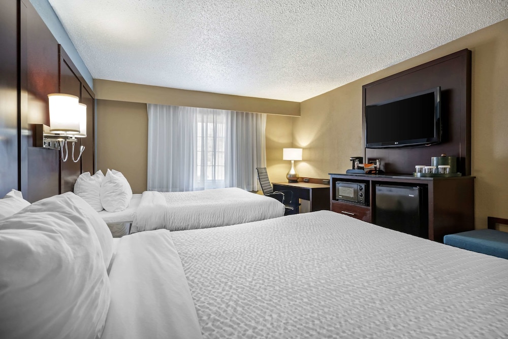 Lexington Vacations - Clarion Hotel Conference Center - North - Property Image 105