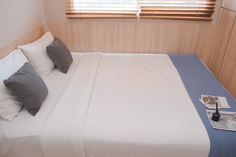 Nice and Cozy 2BR at Parkland Avenue Apartment
