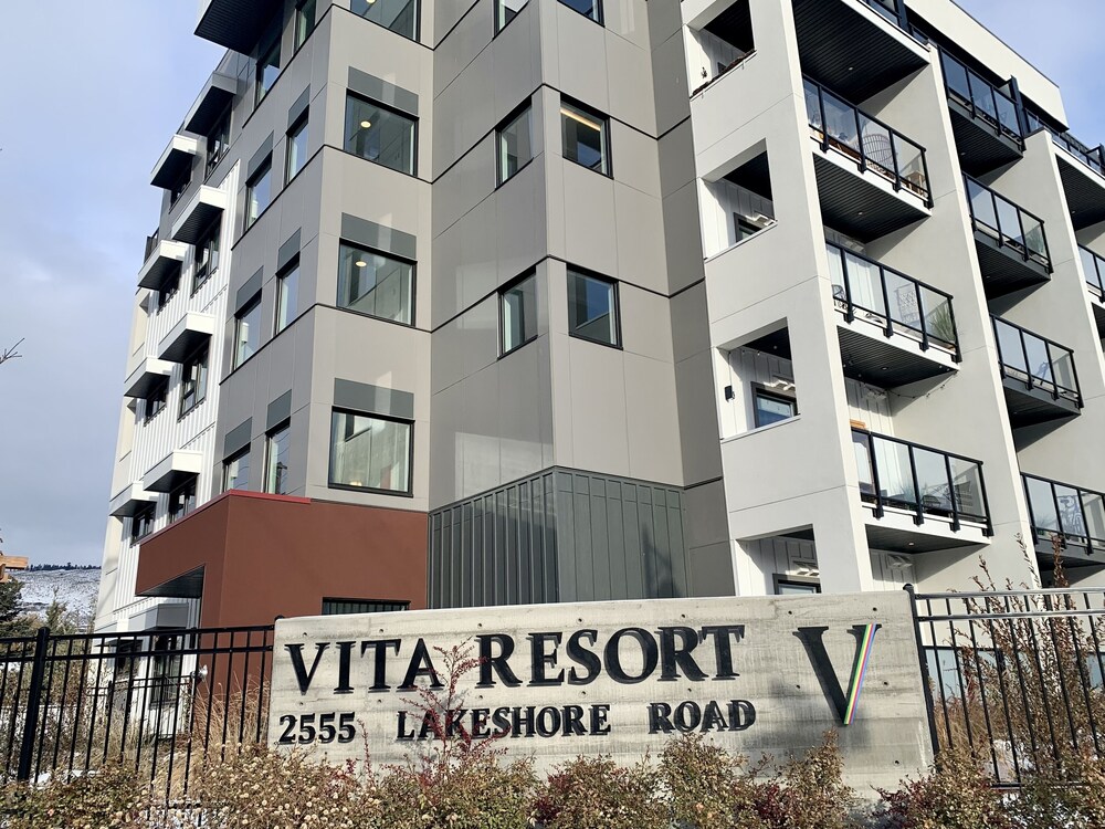 Vernon Vacations - Romantic Lakeside Studio Suite - Property Image 8