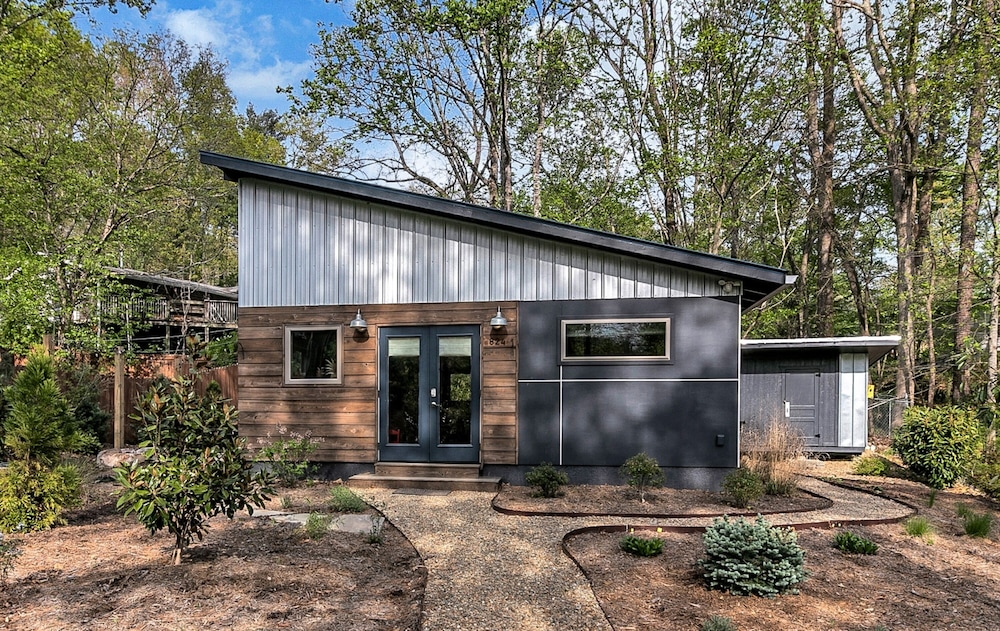 Cozy Laurel Cabin