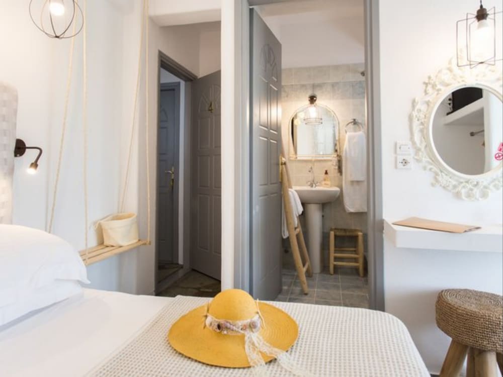 Evi Rooms