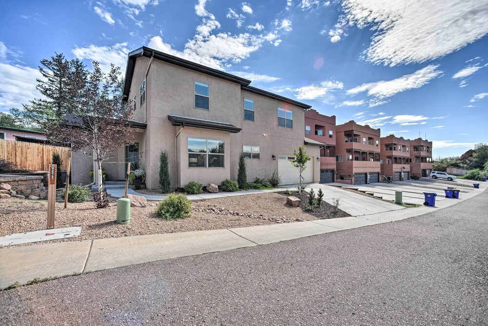 Modern Home w/ Patio Near Garden of the Gods!