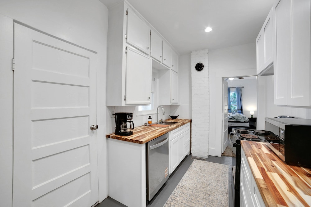 Magnolia House Walk To Festival Park 3 Bedroom Home