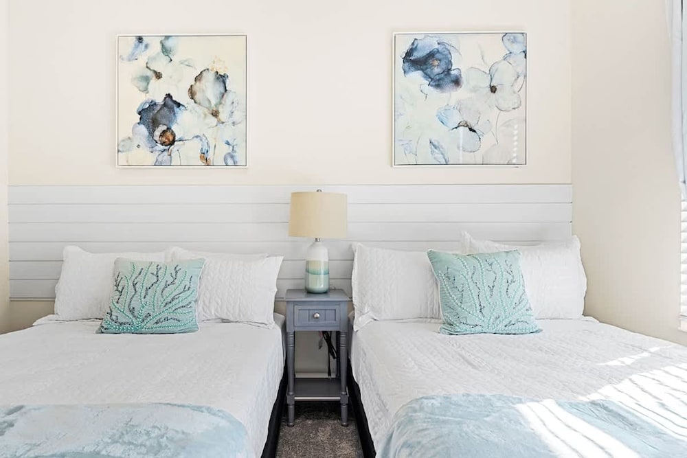 Sophisticated 6BR at Storey Lake Sl2766
