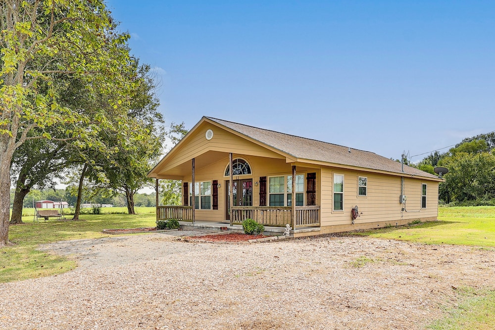 3 Mi to Arkansas River: Rural Family Home w/ Yard