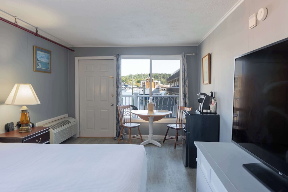 Fishermans Wharf Inn