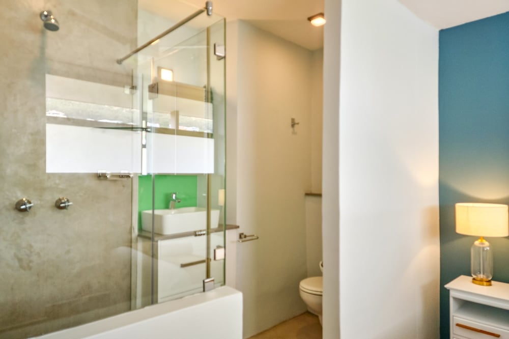 Two Bed Green Point Ocean View