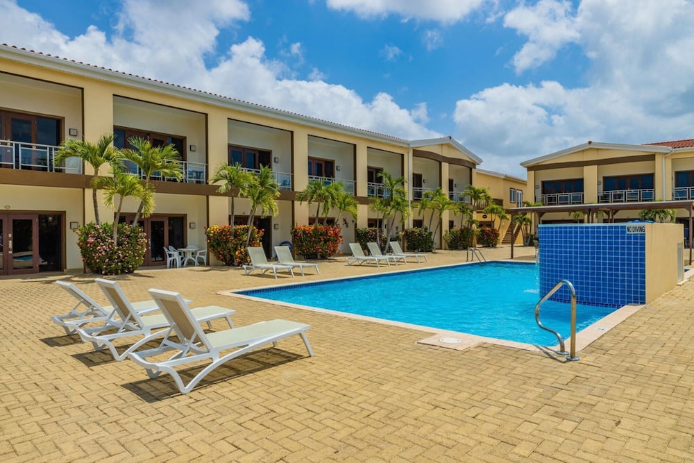 2BR 3min Walk 2 Eagle Beach Pool GYM Parking