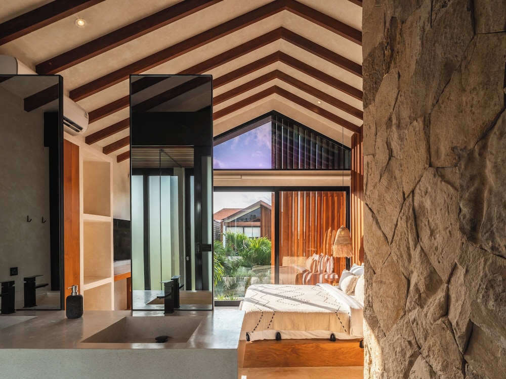 Blacksand Villas Echo Beach