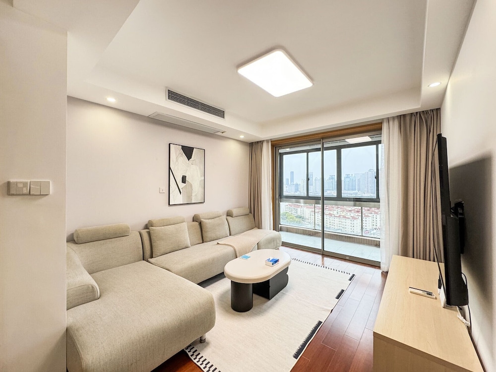Tyms 2BR Apt TianshanRD Near CESIS Line2