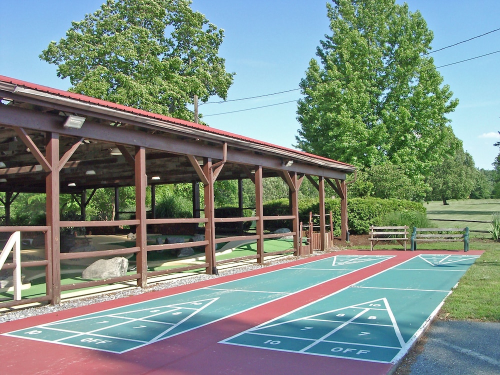 Circle M RV & Camping Resort - Caravan Park