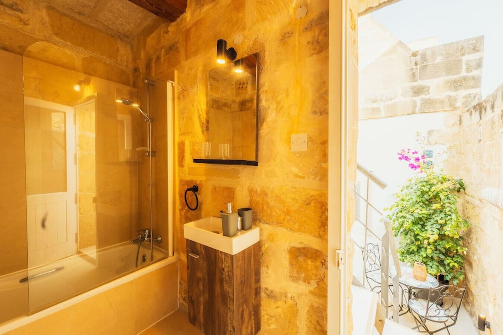 Traditional 500 Year old Gozitan Townhouse