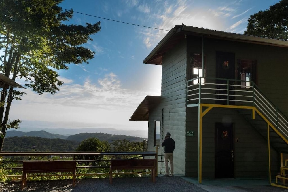 Monteverde Cloud Forest Vacations - Hotel Flor de Bromelia - Property Image 9