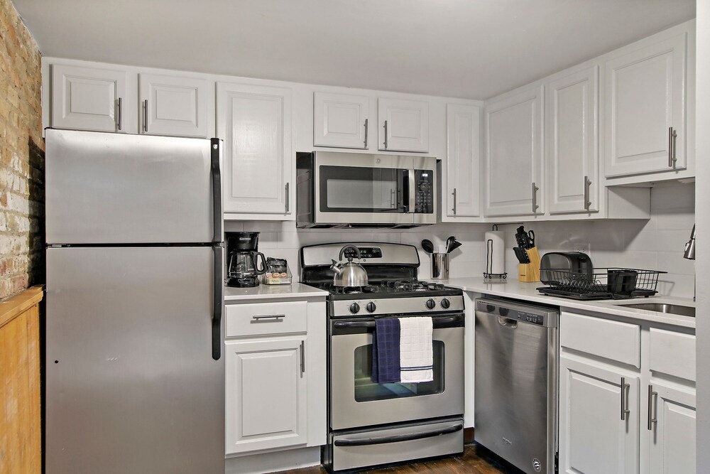 2BR Aesthetic Apt - Barry 37-GB