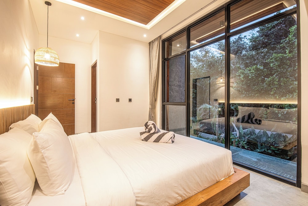 Elegant 5BR Canggu Villa 400m to Pristine Beach