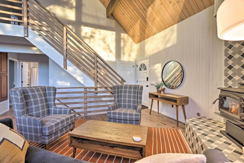 Lake Arrowhead A-frame Cabin w/ Deck & Balcony!